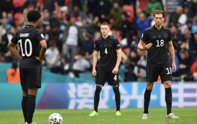 德国队0-2英格兰，上届欧洲杯四强全部出局