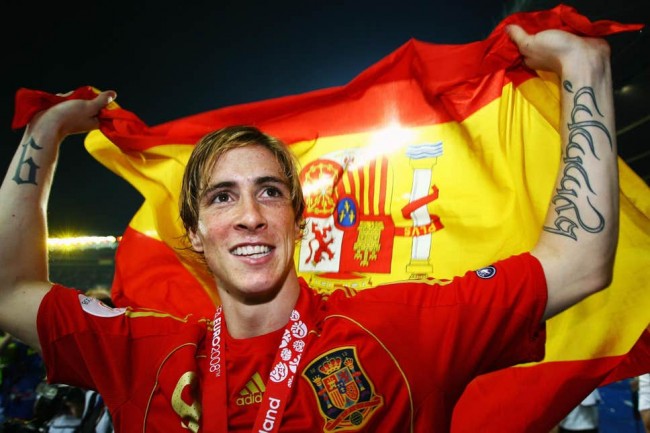 一同去回忆一下托雷斯绝杀德国帮助西班牙捧起欧洲杯的经典时刻吧